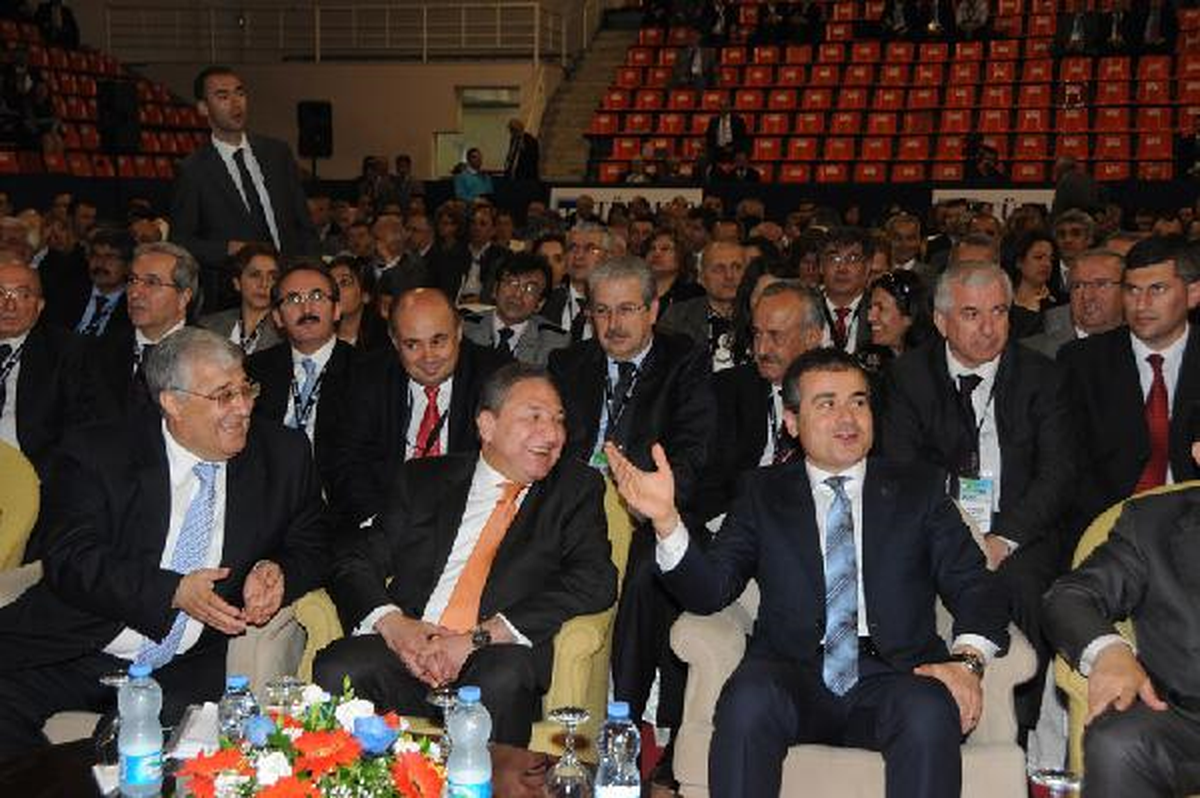 Bakan Kılıç Annesinin Elini Öpüp Duasını Aldı (2)