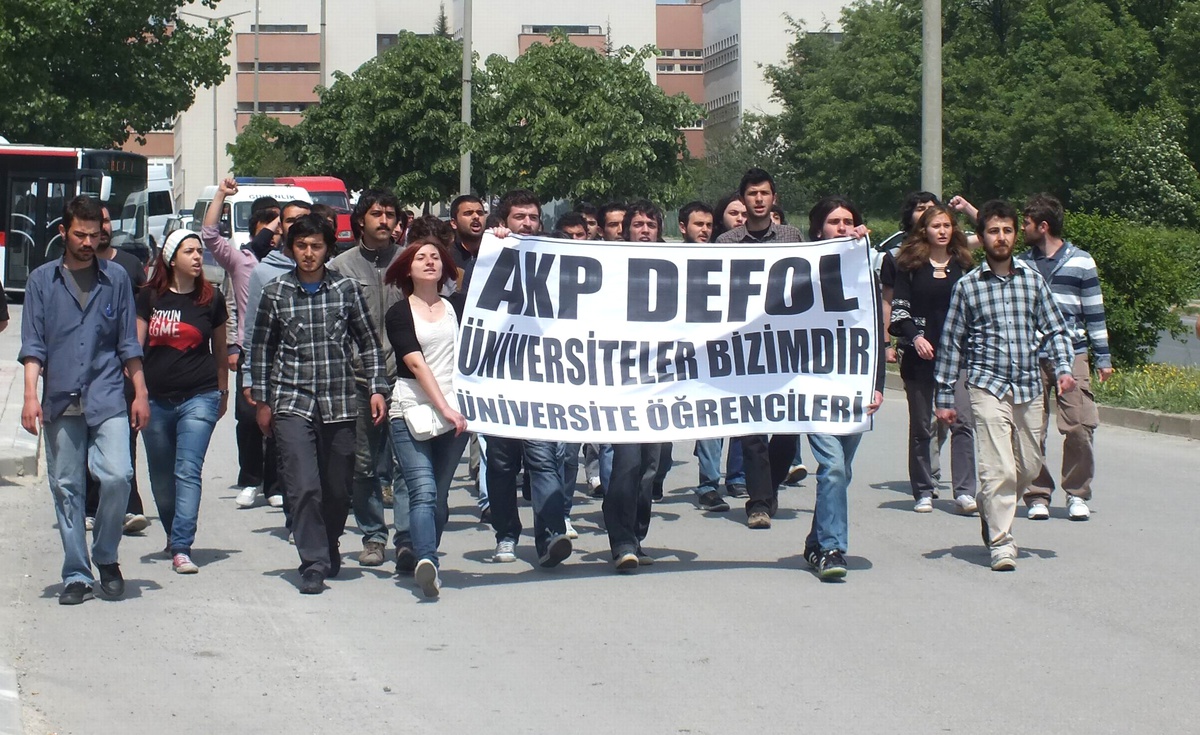 Bakan Kılıç'ı Protesto Etmek İsteyen 38 Öğrenci Gözaltına Alındı