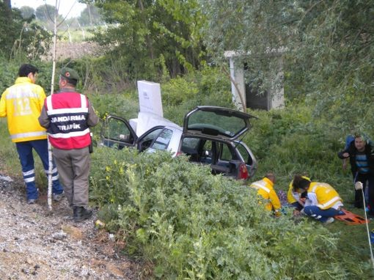 Balıkesir'de Trafik Kazası: 3 Yaralı