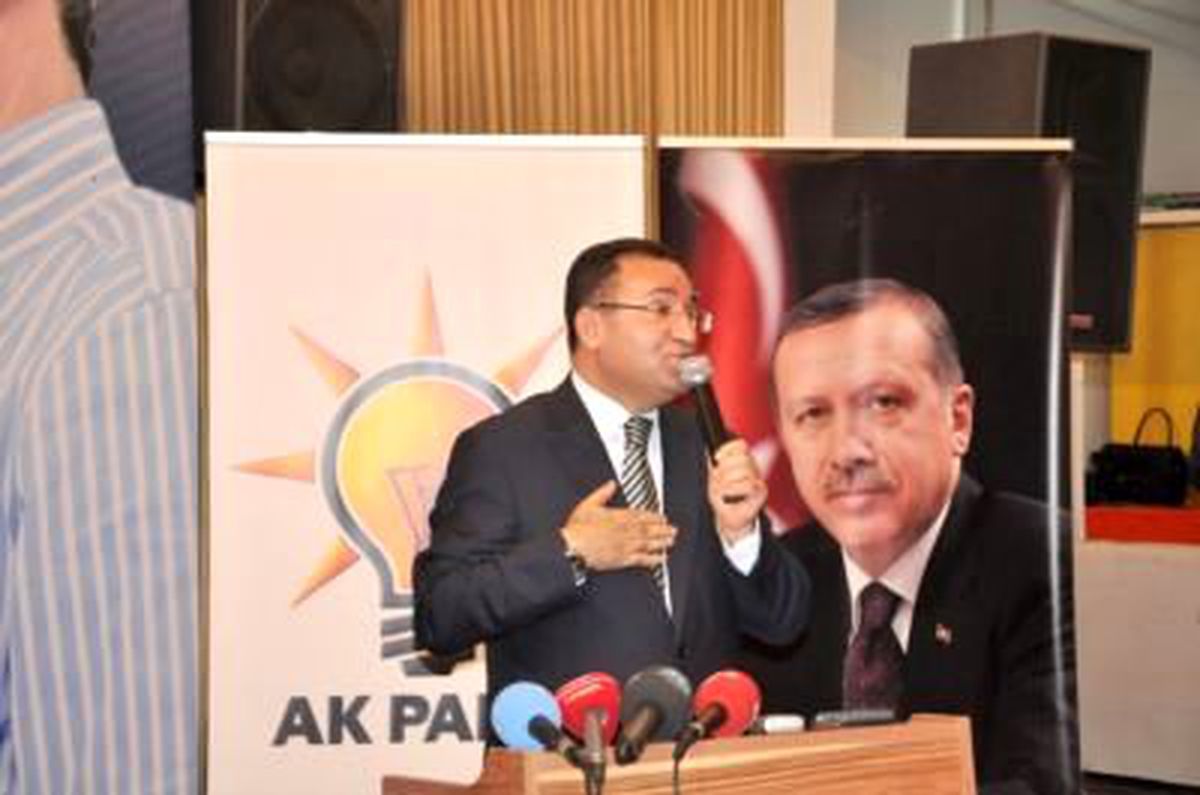 Başbakan Yardımcısı Bozdağ'dan Muhalefete 'Tutuklu Vekil' Tepkisi