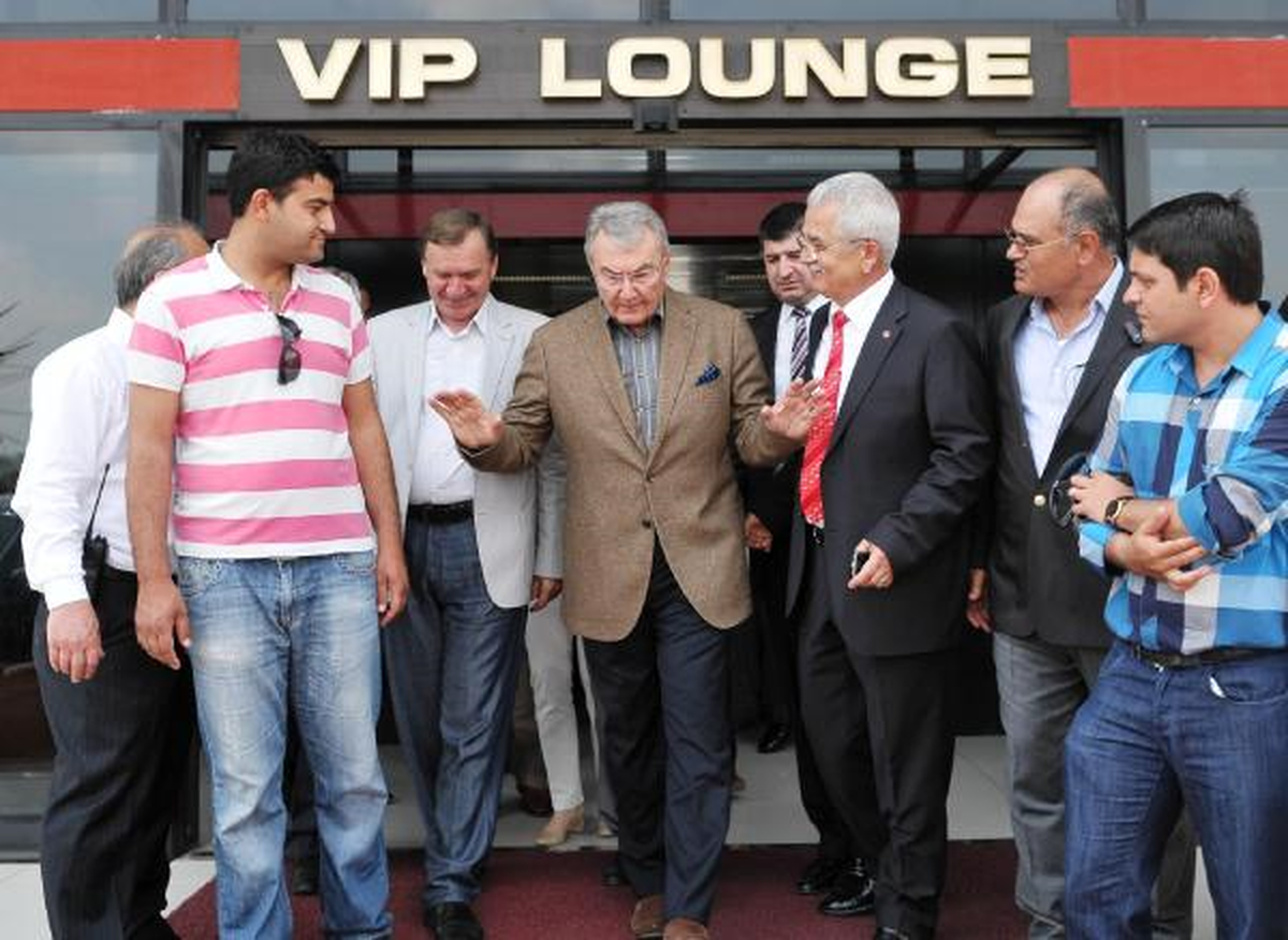 Baykal Antalya'da Sorulara Cevap Vermedi