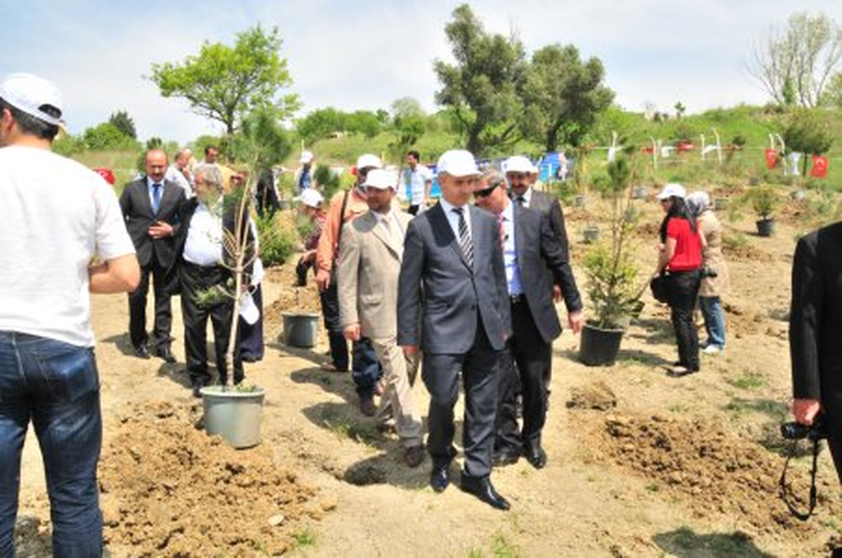 Beylikdüzü\'nde Yerel Gazetecilere Hatıra Ormanı
