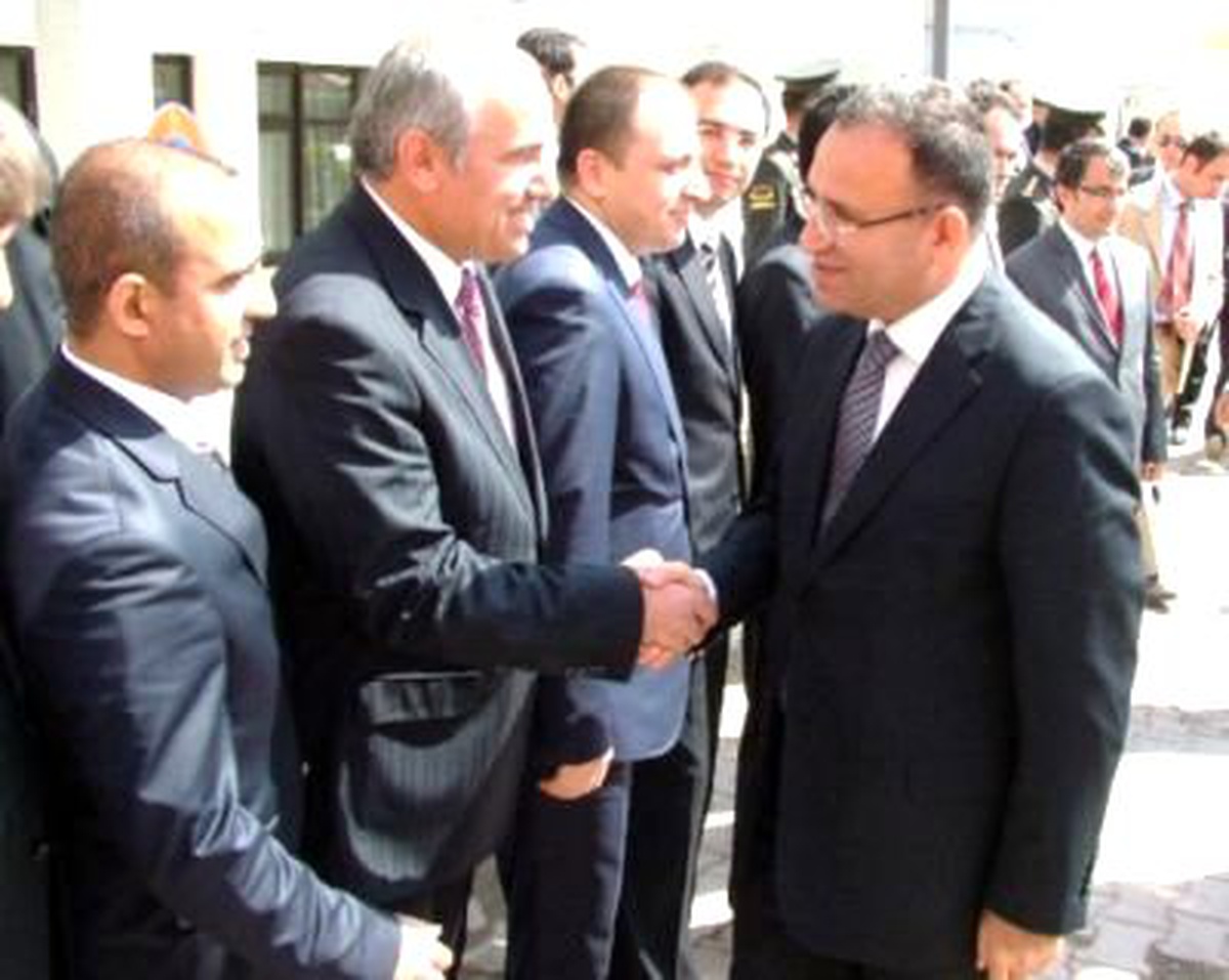 Bozdağ: 'Tutuklu Vekiller Konusu Muhalefetin Türkiye'ye Bir Hediyesidir'
