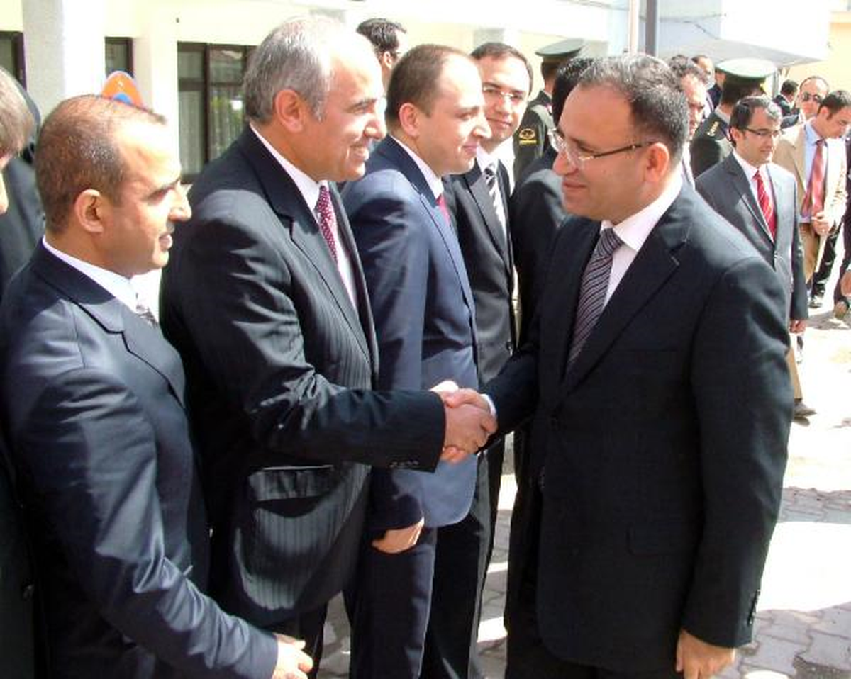 Bozdağ: Tutuklu Vekiller Problemi Muhalefetin Türkiye\'ye Hediyesi
