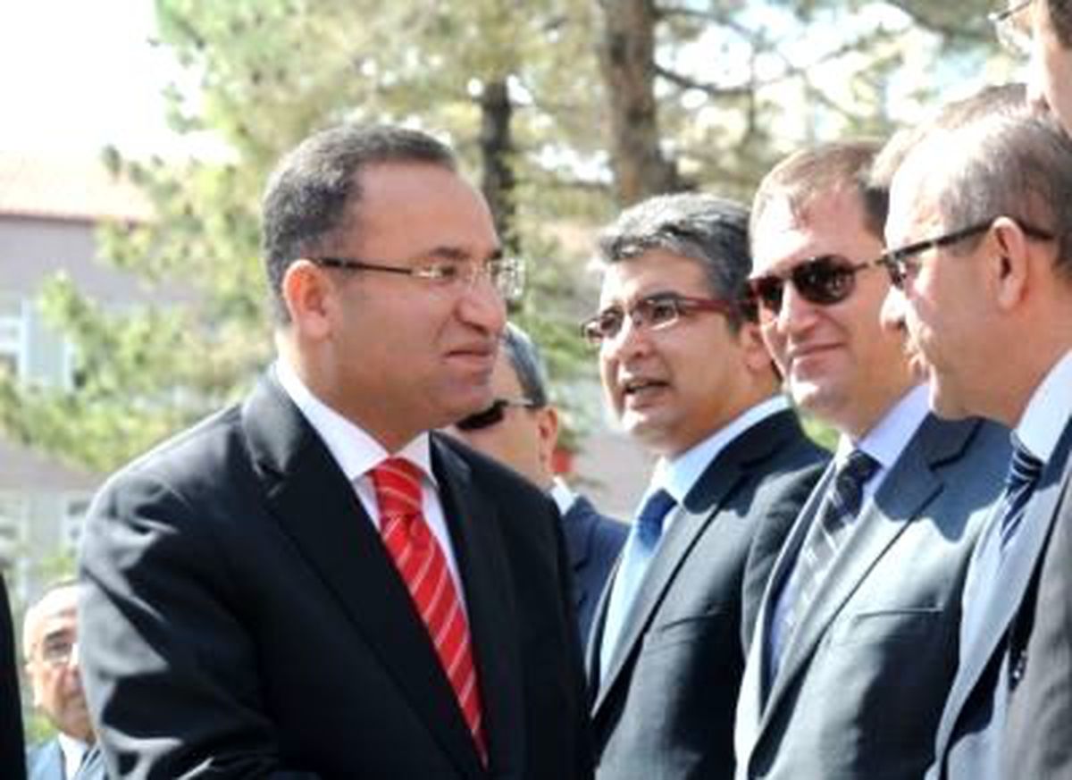 Bozdağ: Tutuklu Vekiller Problemi Muhalefetin Türkiye'ye Hediyesi (2)