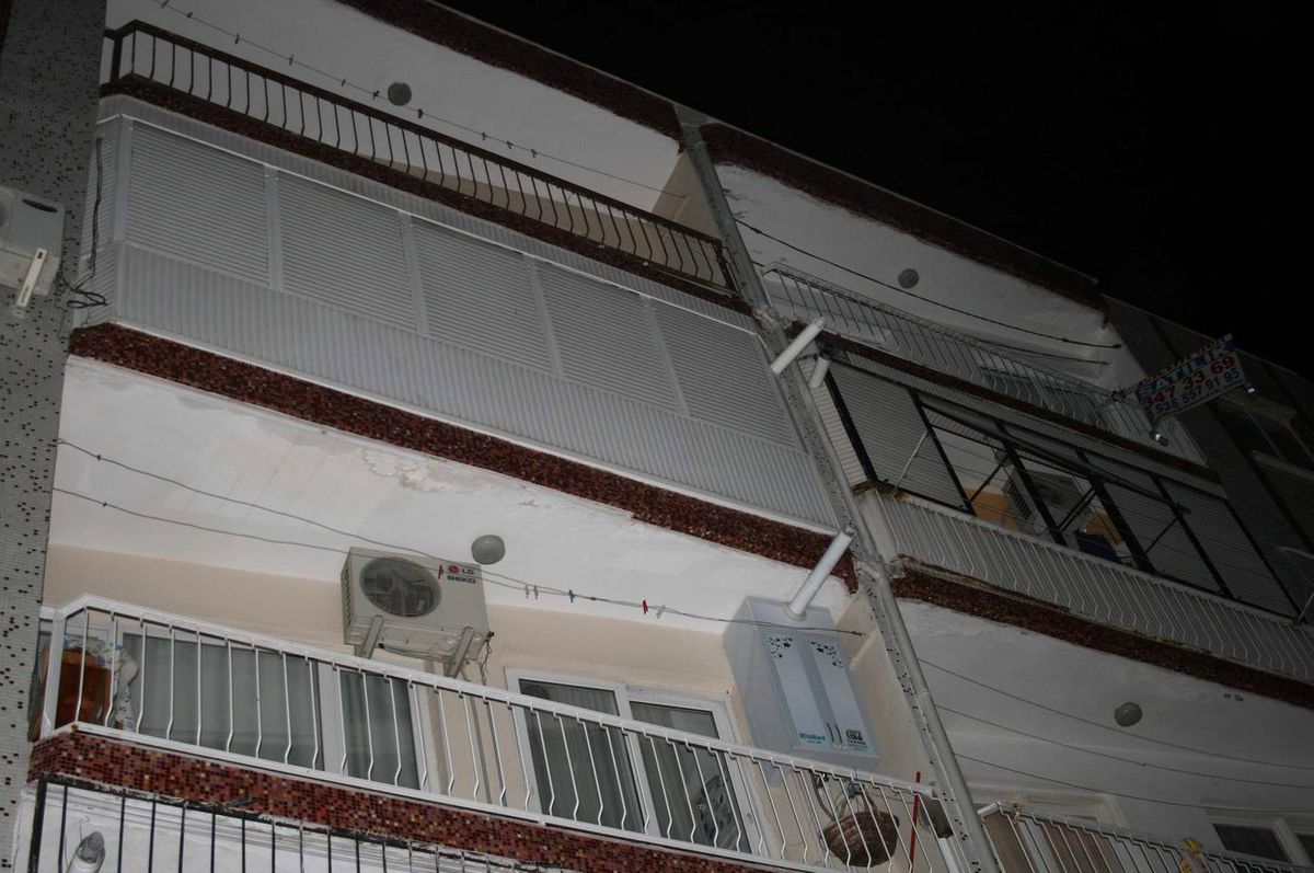 Bunalıma Giren Kadın 4. Kattan Atladı