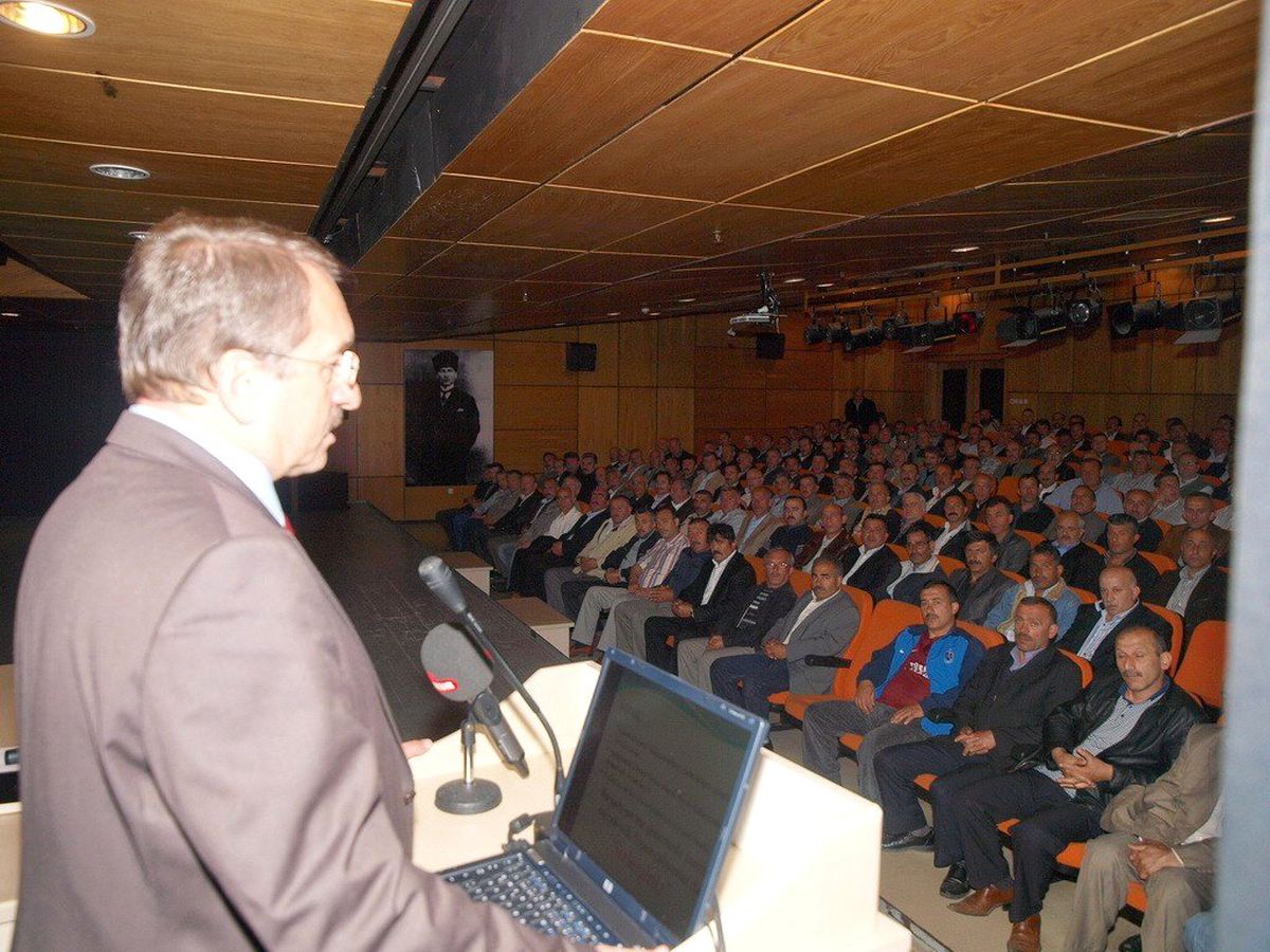 Çaykur Genel Müdürü İmdat Sütlüoğlu Çay Fabrikalarında Çalışan İmalat Ustalarıyla Buluştu