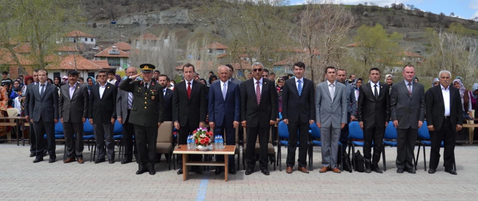 Çekereke\'te 300 Öğrenciye Giyim ve Kırtasiye Yardımı