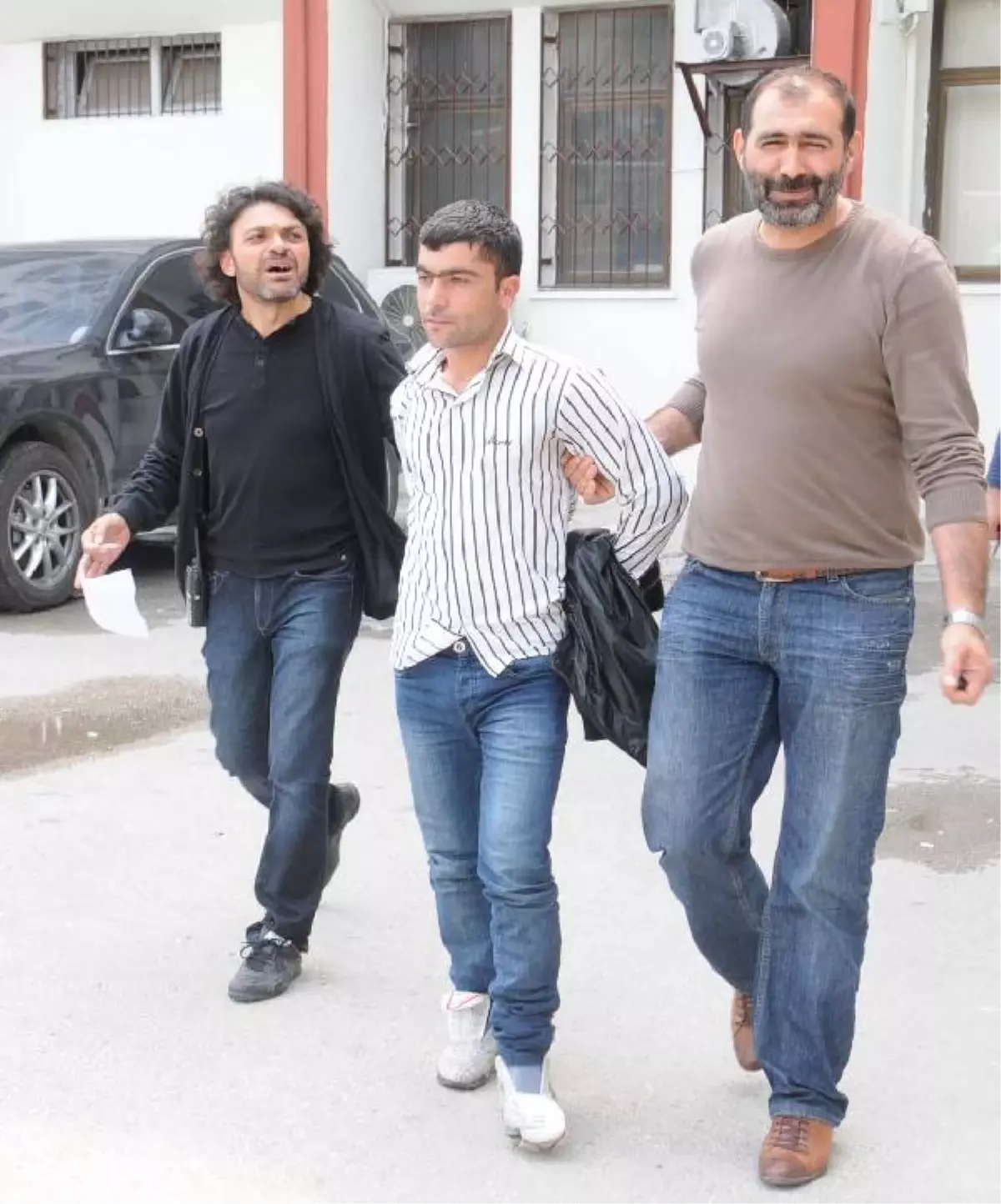 Cezaevinden Çıktı, Kapkaç Yaptı