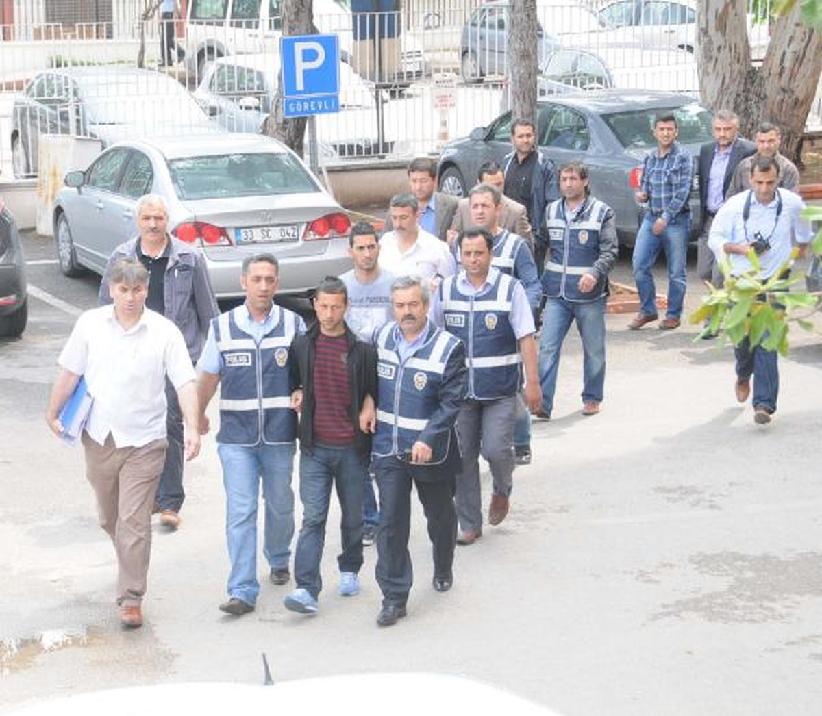 Cinayet Şüphelisi, Yakalanınca Polisleri Tebrik Etti