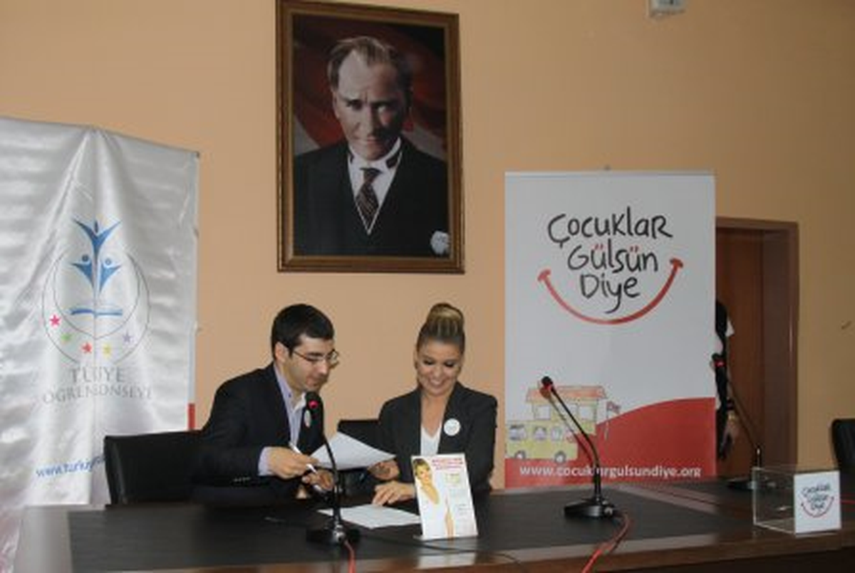 ''Çocuklar Gülsün Diye''