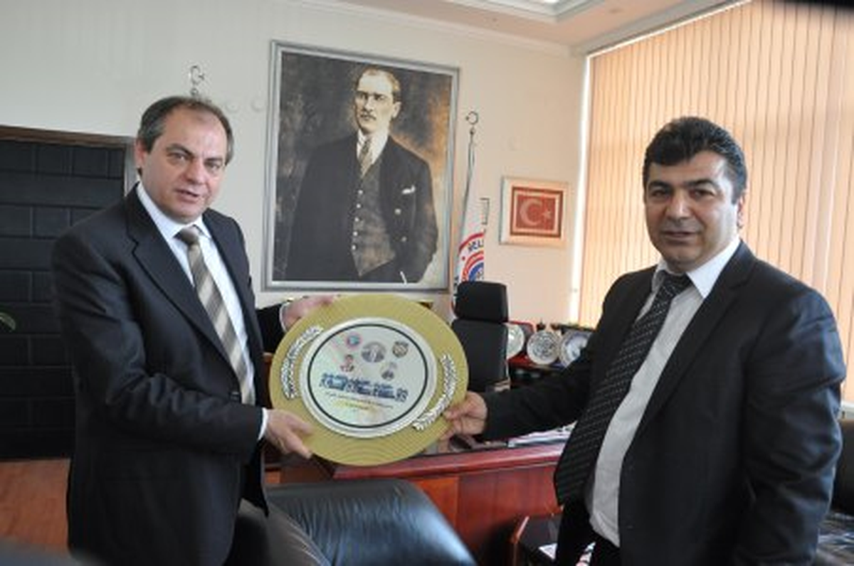 Dalgıç\'a Trafik Zabıtadan Plaket