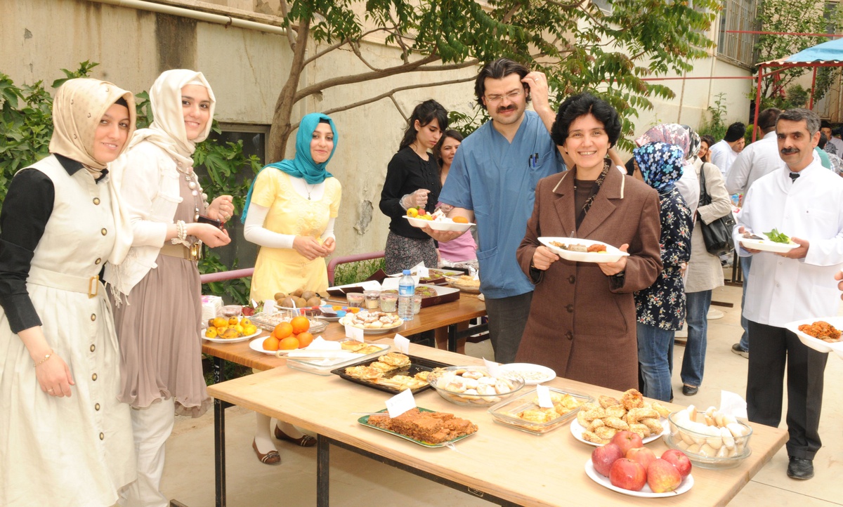Dü Diş Hekimliği Fakültesi Öğrencilerinden Kermes