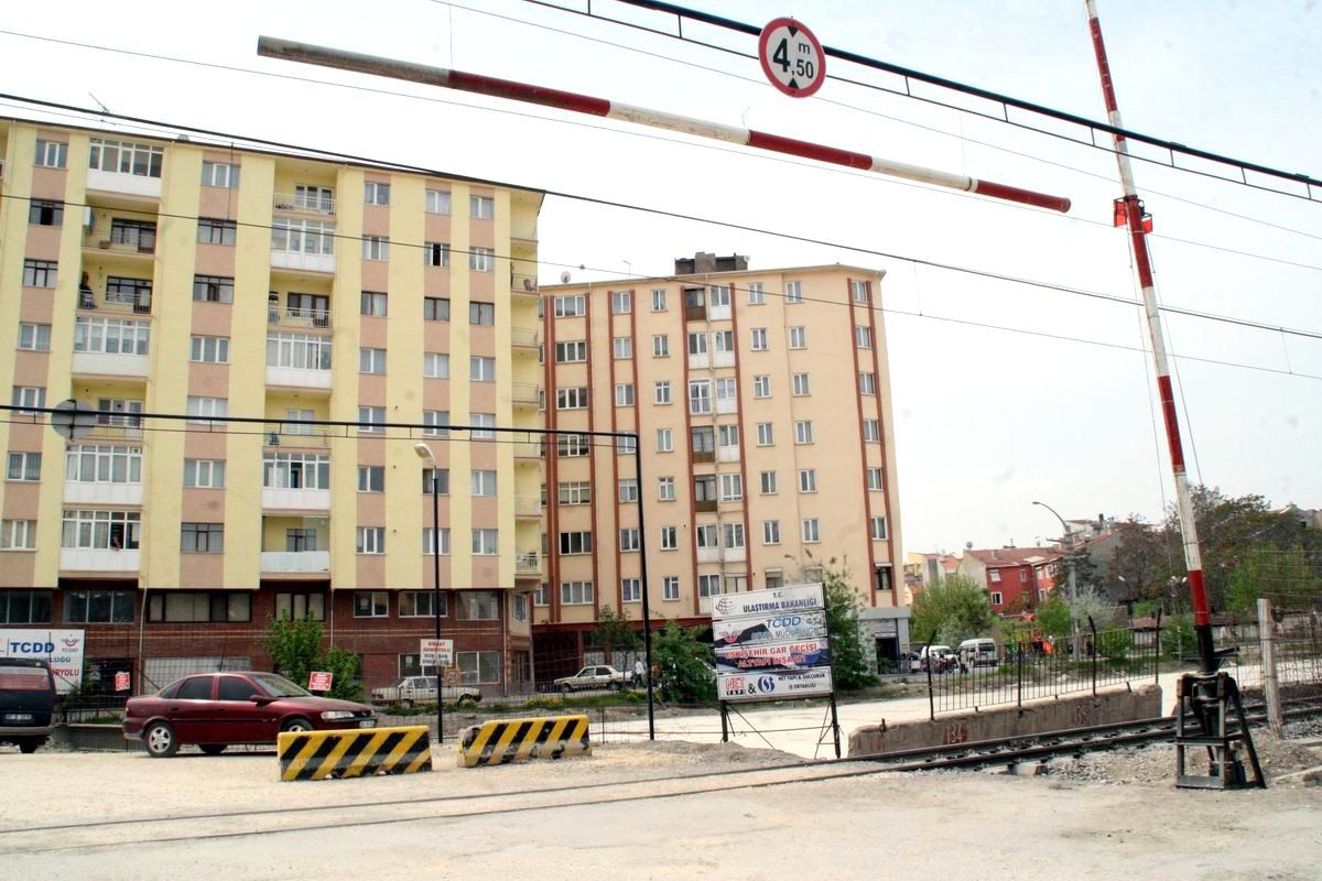 Eskişehir\'de Yht\'nin Çarptığı Kadın Yaralandı