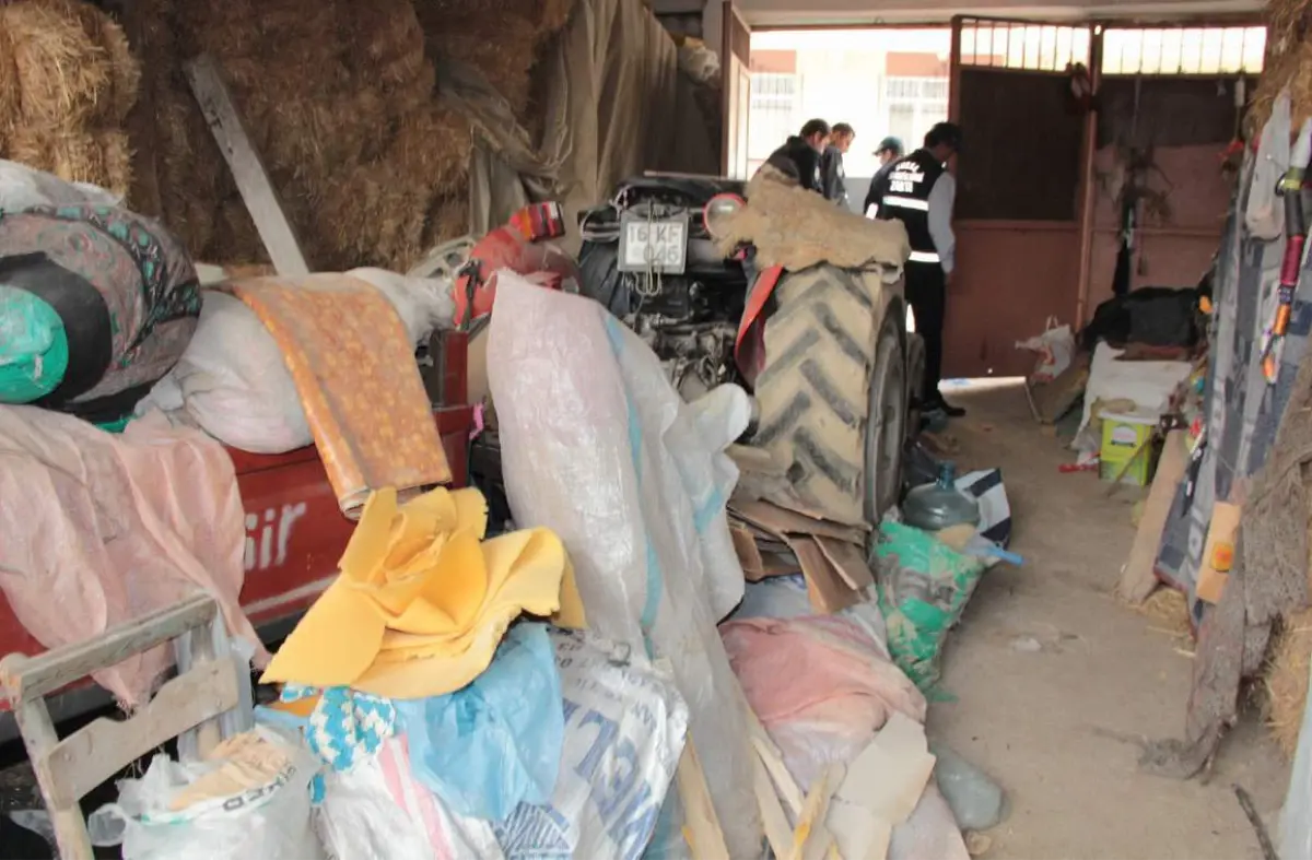 Evinde 50 Yıl Boyunca Çöp Biriktirdi