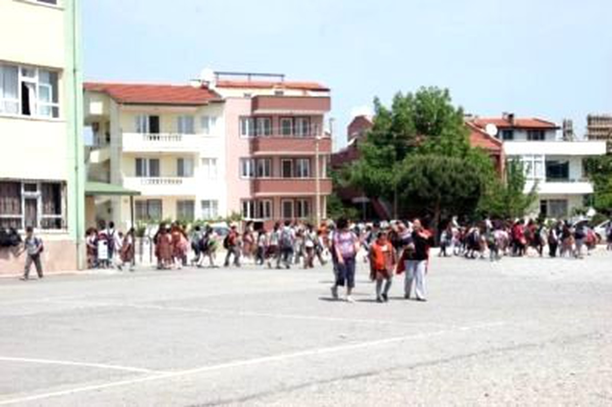 Eyüp'te 40 Öğrenci, Zehirlenme Şüphesiyle Hastaneye Kaldırıldı