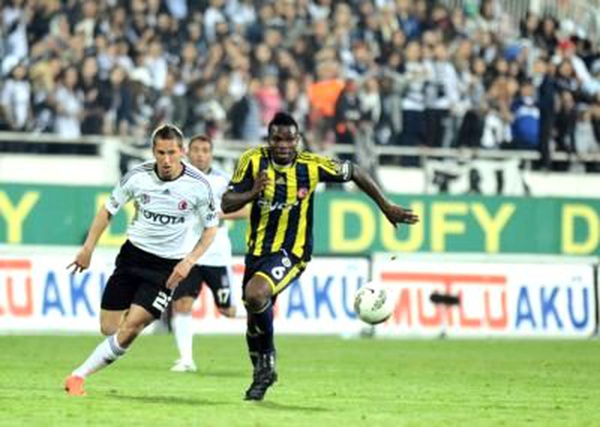 Fenerbahçe'ye Beşiktaş Darbesi