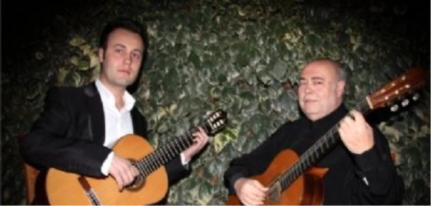 Gitarı\'nın İki Ustası İstanbullular\'la buluşuyor