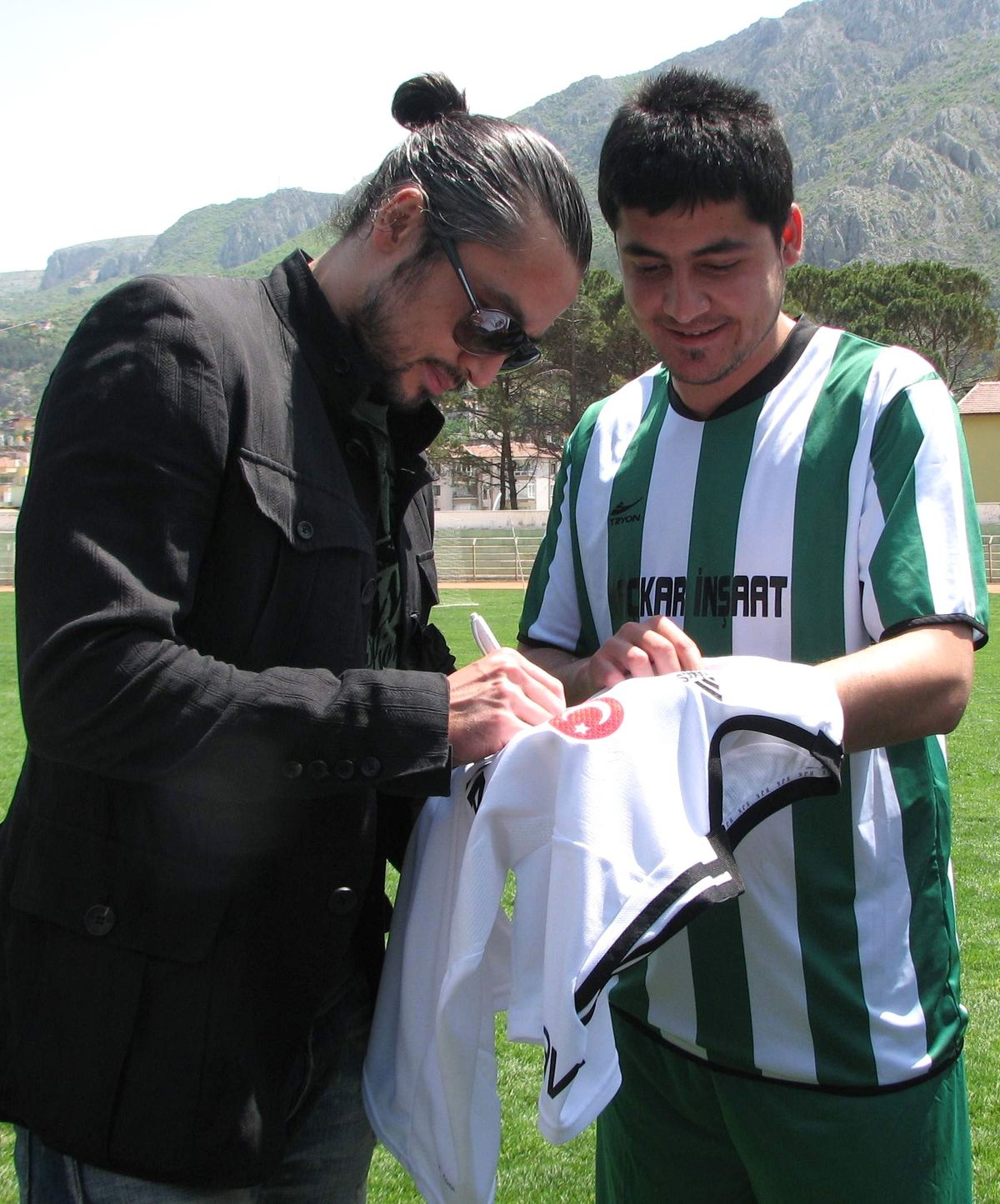 İlhan Mansız'a Gülümseten Teklif