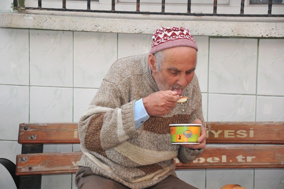 İlkadım Ekmeğini Paylaşıyor