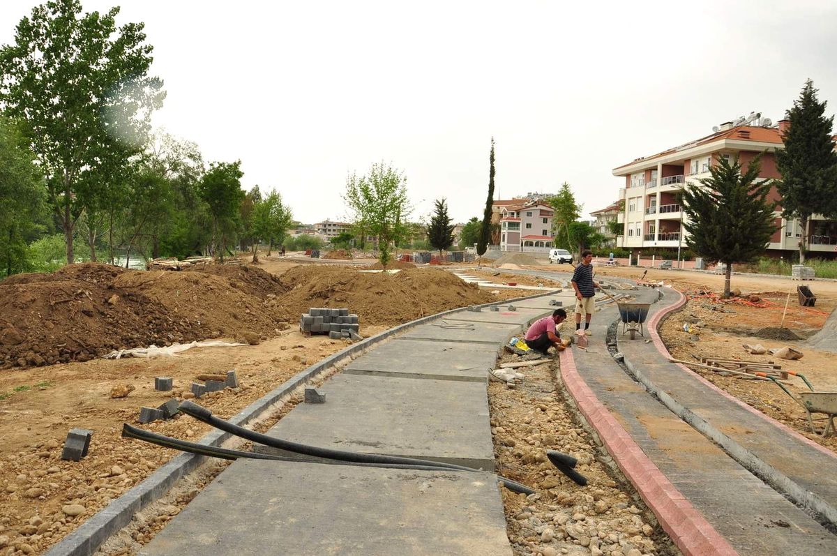 Irmak Kıyısı Çalışmaları Devam Ediyor