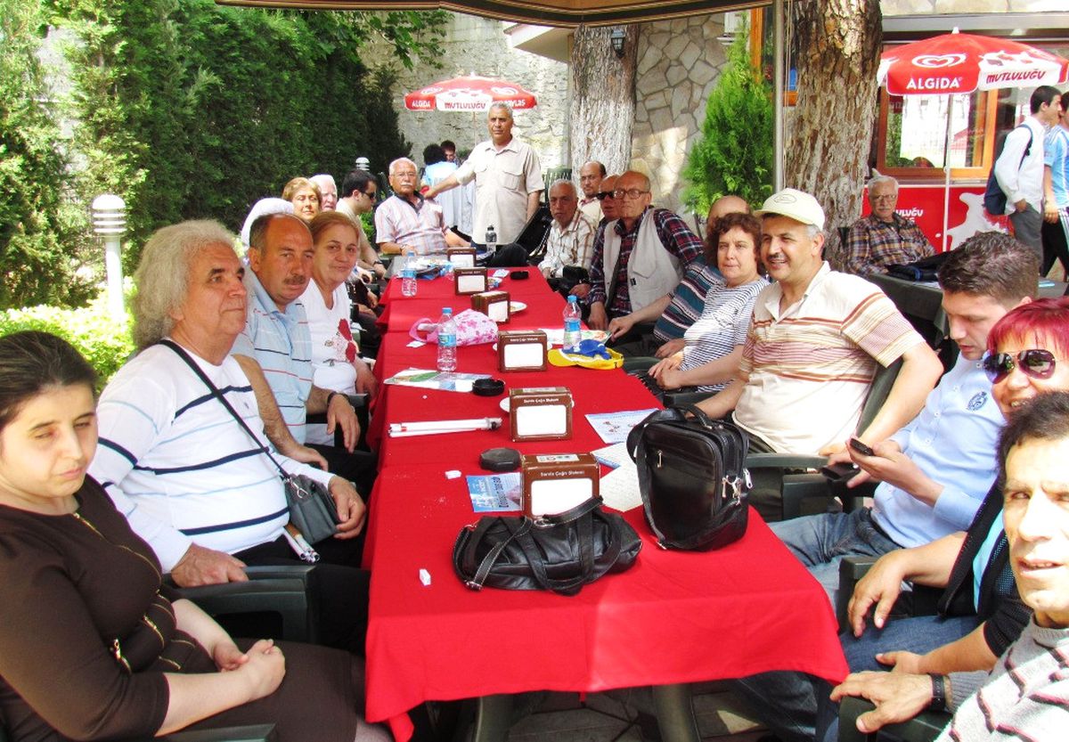 İzmirli Görme Engellilerden Engelsiz Kahve\'ye Bahar Gezisi
