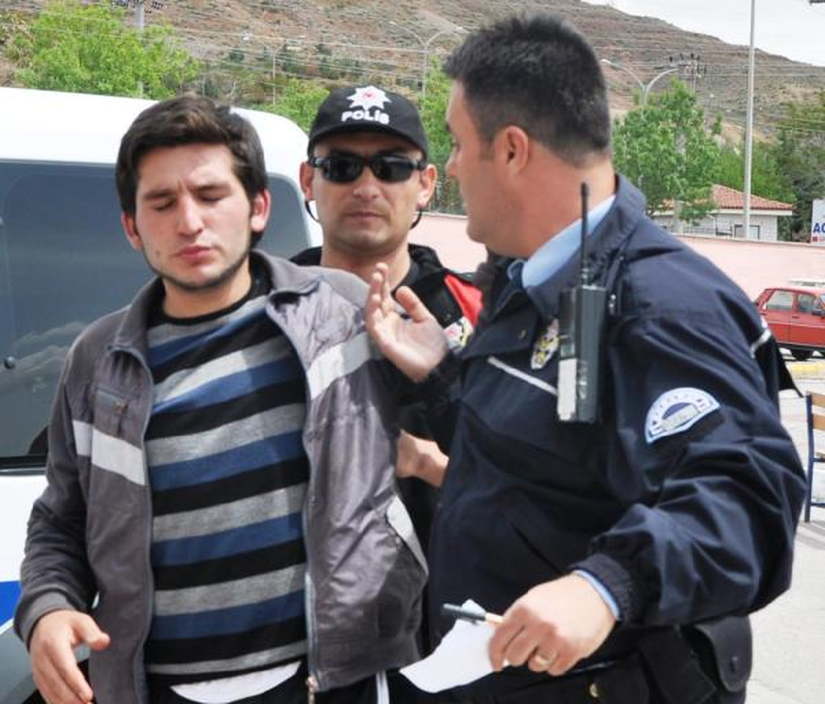 Kapkaççıyı Yakalayıp Polise Teslim Ettiler