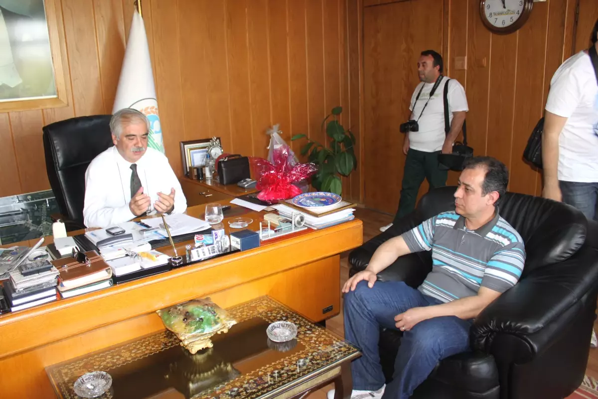 Keşan Gençlik Yönetimi Ve Sporcu Velilerinden Özcan\'a Ziyaret