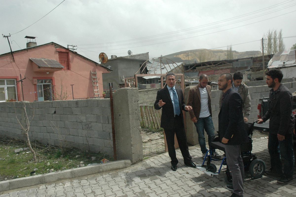 Kıyı Köşe Erzurum Grubu 2. Akülü Aracını Engelli Vatandaşa Teslim Etti