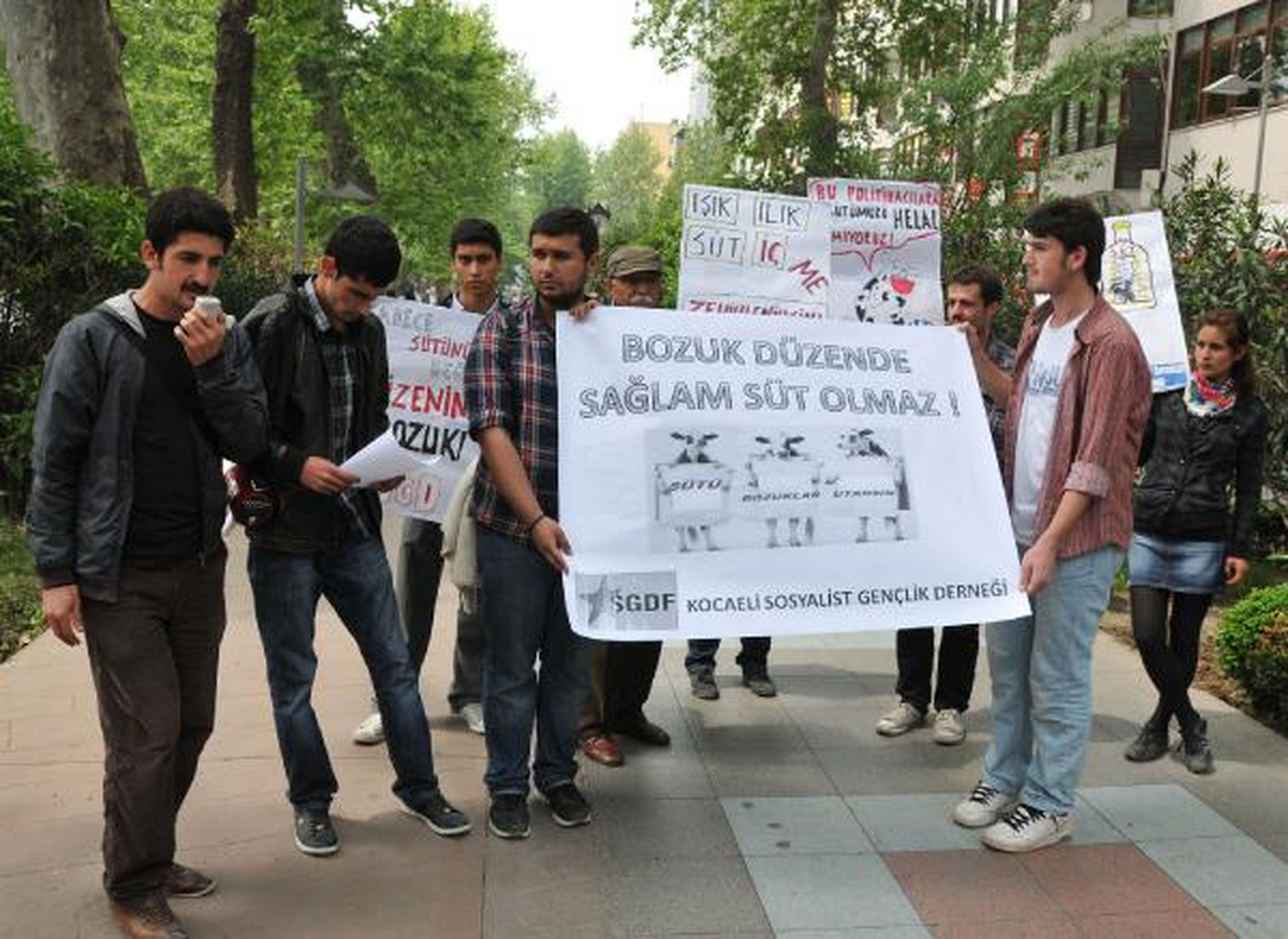 Kocaeli\'de \'Süt Dağıtımı Dursun\' Eylemi