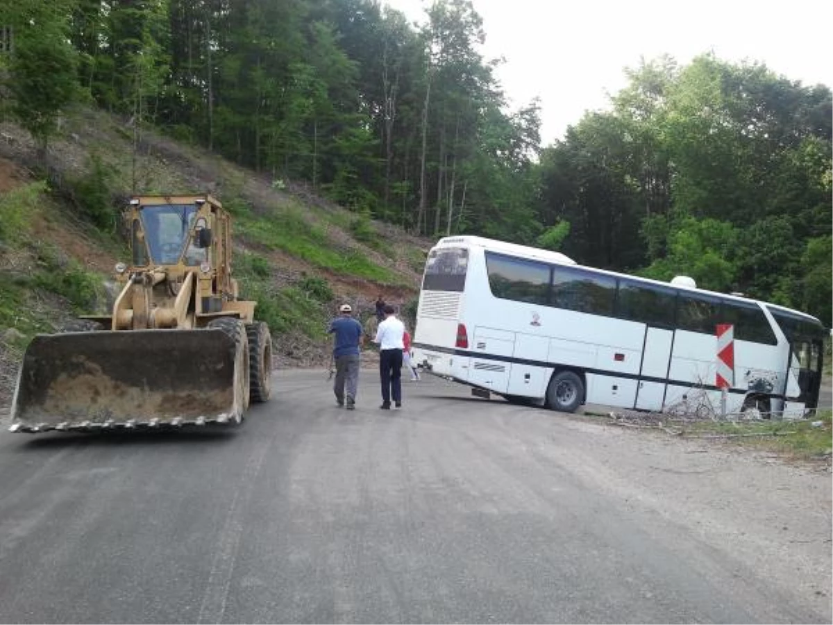 Lüleburgazsporlu Futbolcuların İçinde Bulunduğu Otobüs Kaza Yaptı