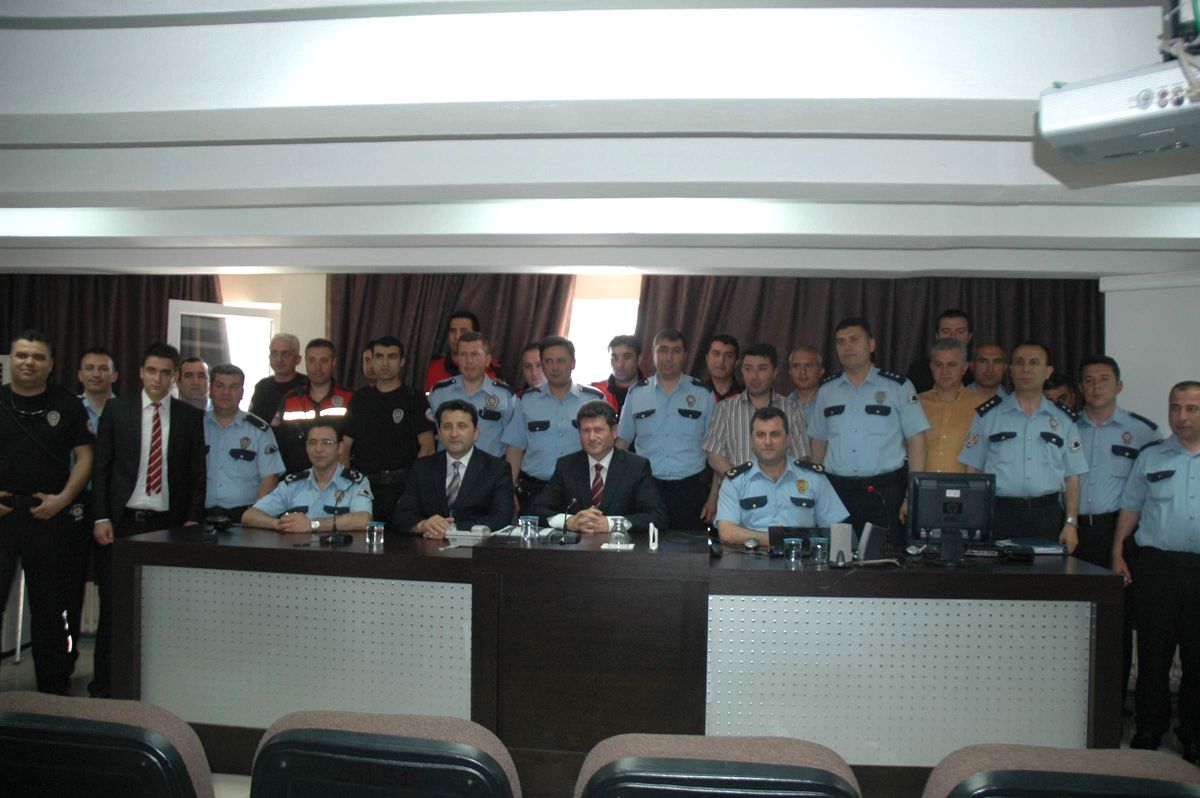 Manisa Emniyeti\'nden 24 Polise Performans Ödülü