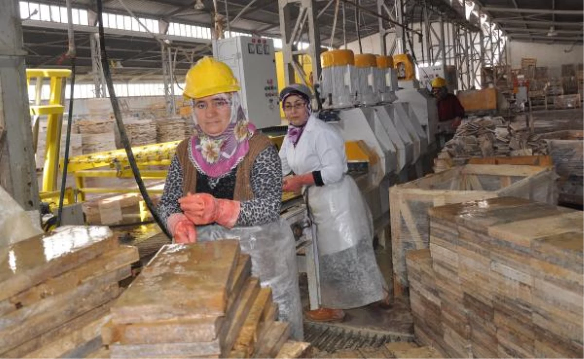 Mermer Fabrikasının Kadın İşçileri