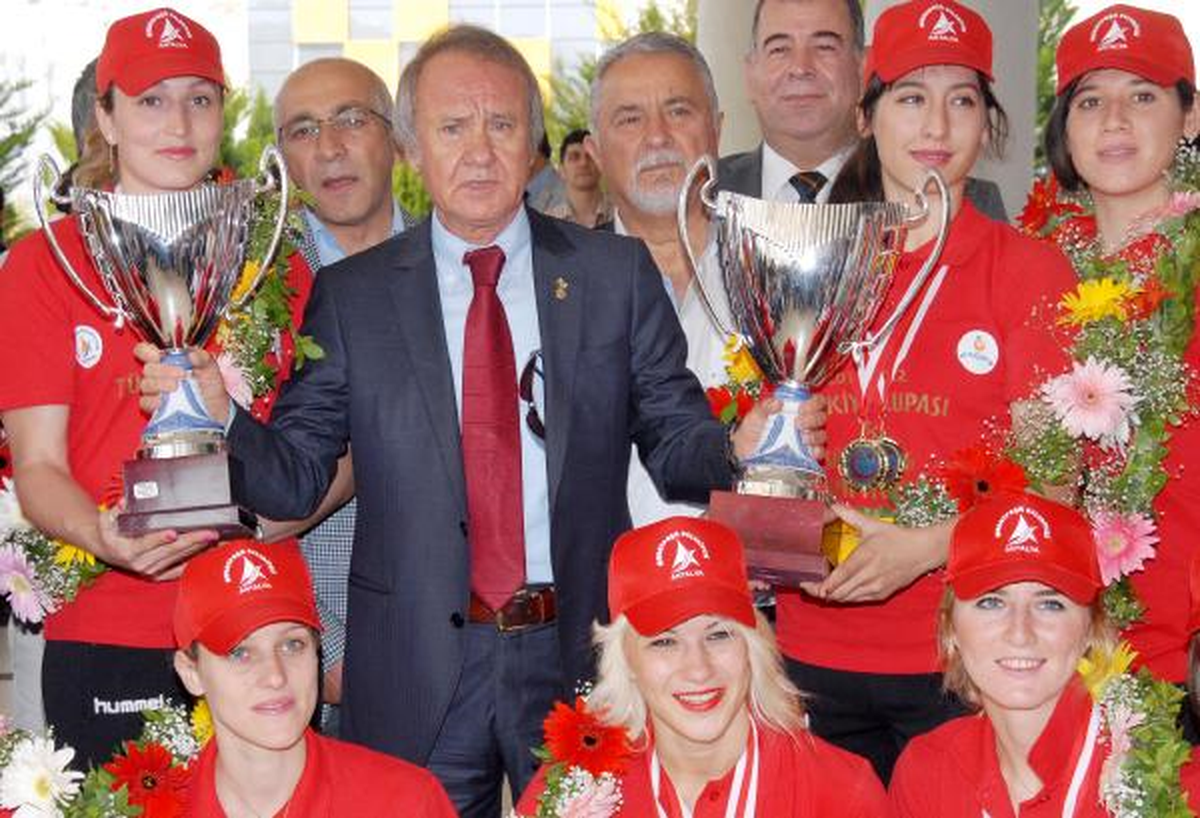 Muratpaşalı Kızlara 170 Bin Lira Ödül