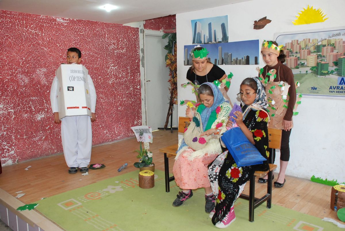 Öğrencilerden Çevre Kirliliğine Oyunlu Gönderme