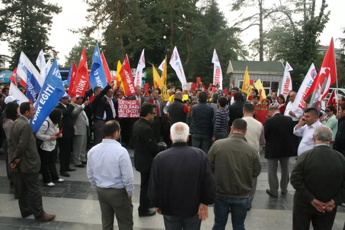 Öğrentmenlere Yönelik Şiddete Tepki Gösterdiler