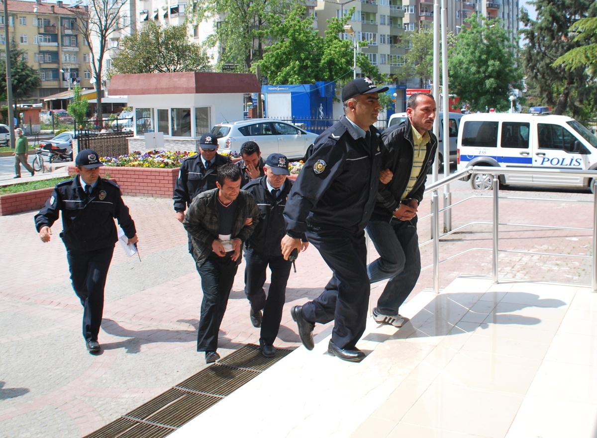 Öğretmeni Darp Eden Zanlılar Tutuklandı