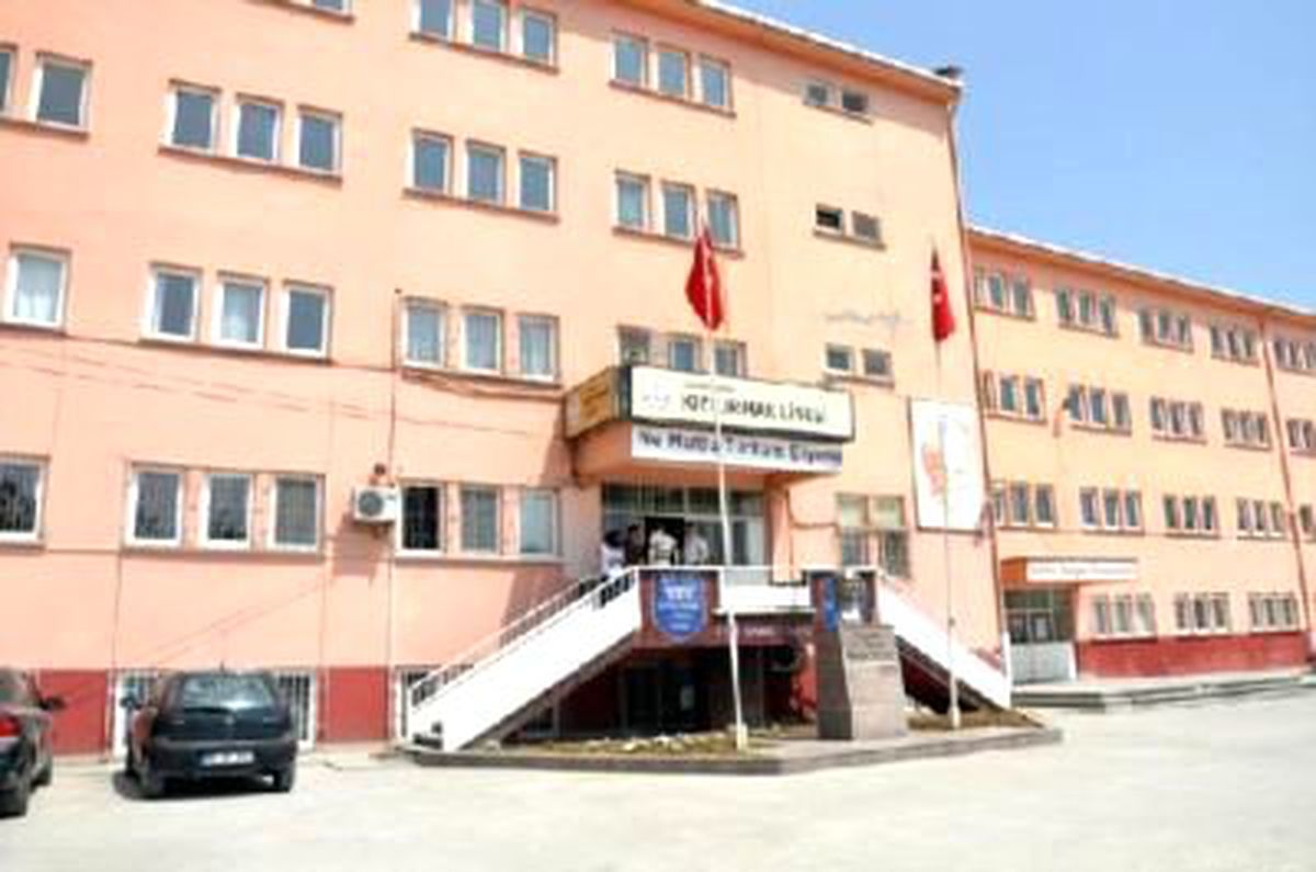 Öğretmeni Sopayla Öldüresiye Dövdüler (2)