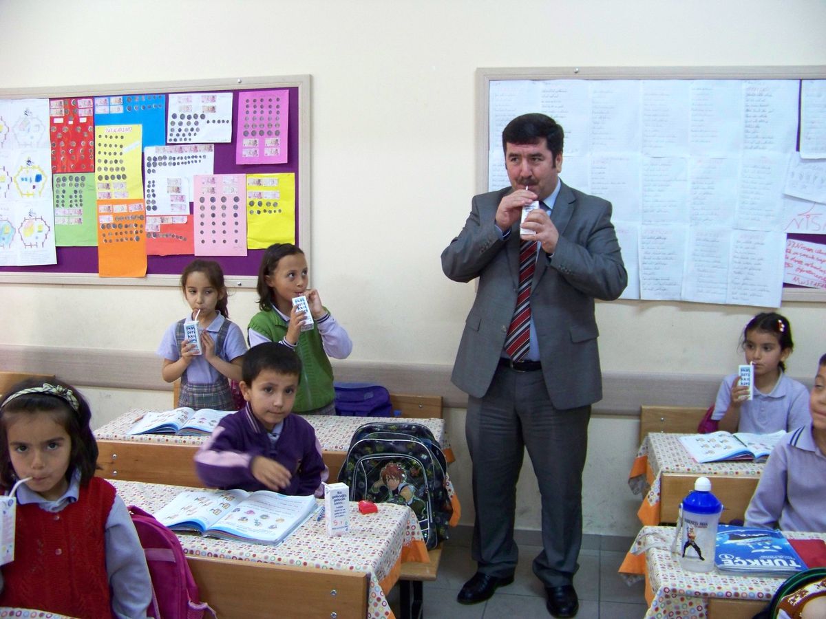 Okullardaki Süt Dağıtımı