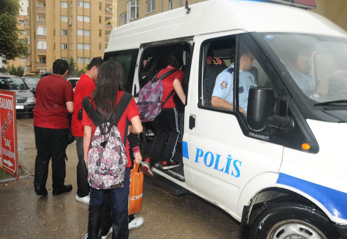 Polis Otosu Öğrenci Servisi Oldu