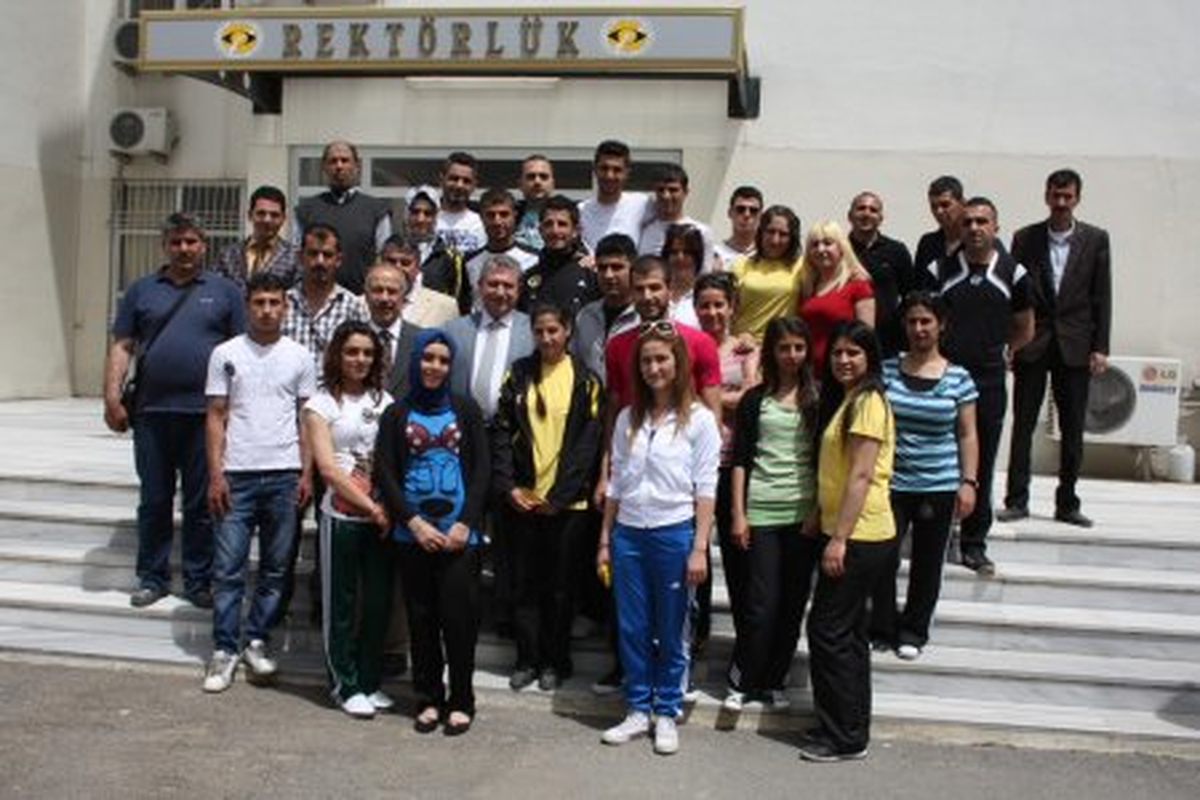 Siirt Üniversitesi Halk Oyunları Ekibi Final'de