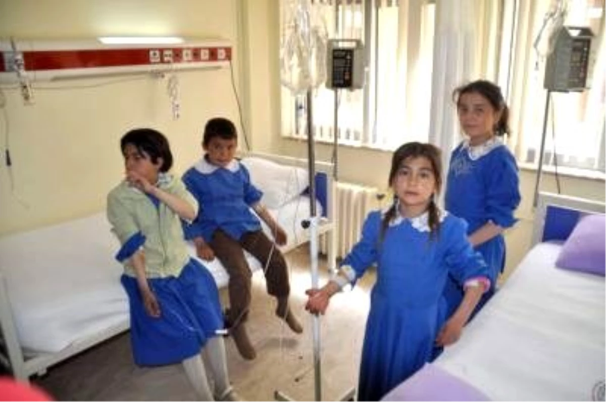Şırnak\'ta 50 Öğrenci Zehirlenme Şüphesiyle Hastaneye Kaldırıldı