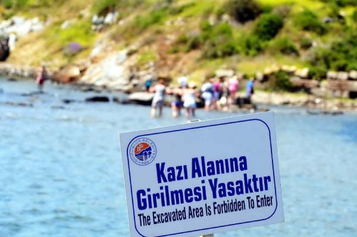 Tarihi Adada Kaçak Gezi