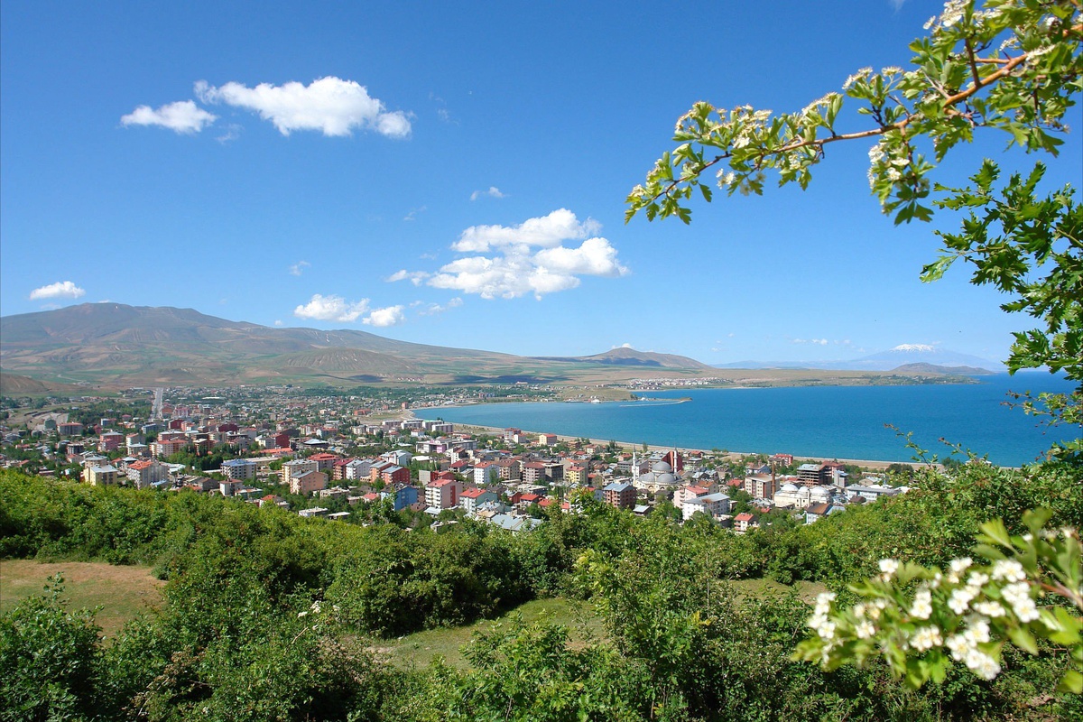 Tatvan Myo'da Kış Manzaraları Konulu Sunum