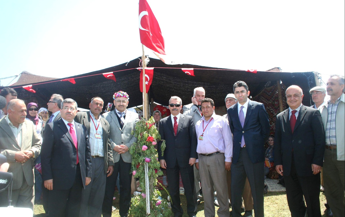 Türkiye 'Yenipazar Yörük Şenliği'ni İzleyecek