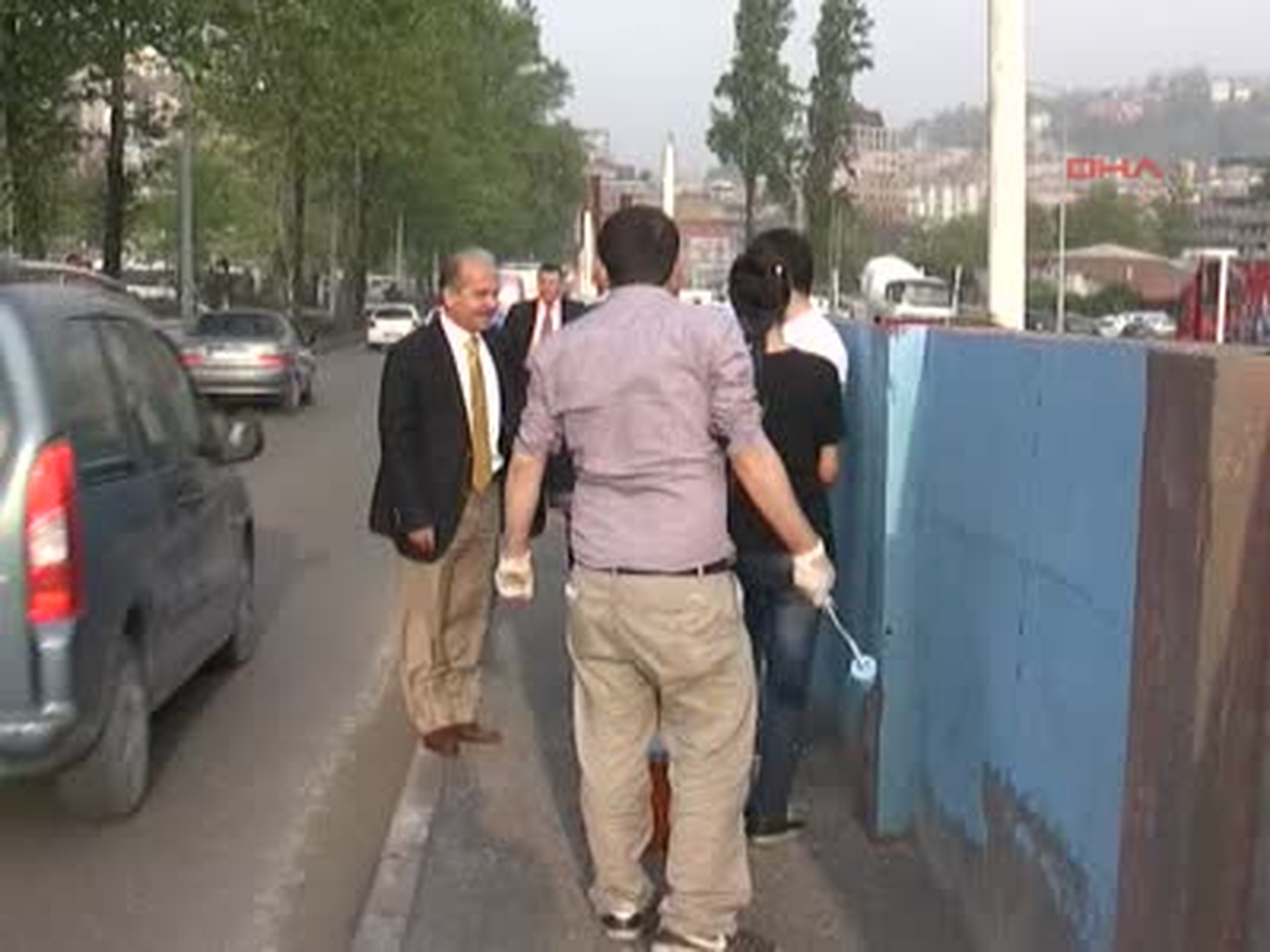 Üniversite Öğrencileri Duvar Boyadı Bülent Ecevit Üniversitesi Toplum Gönülleri Kulubü Öğrencileri,...