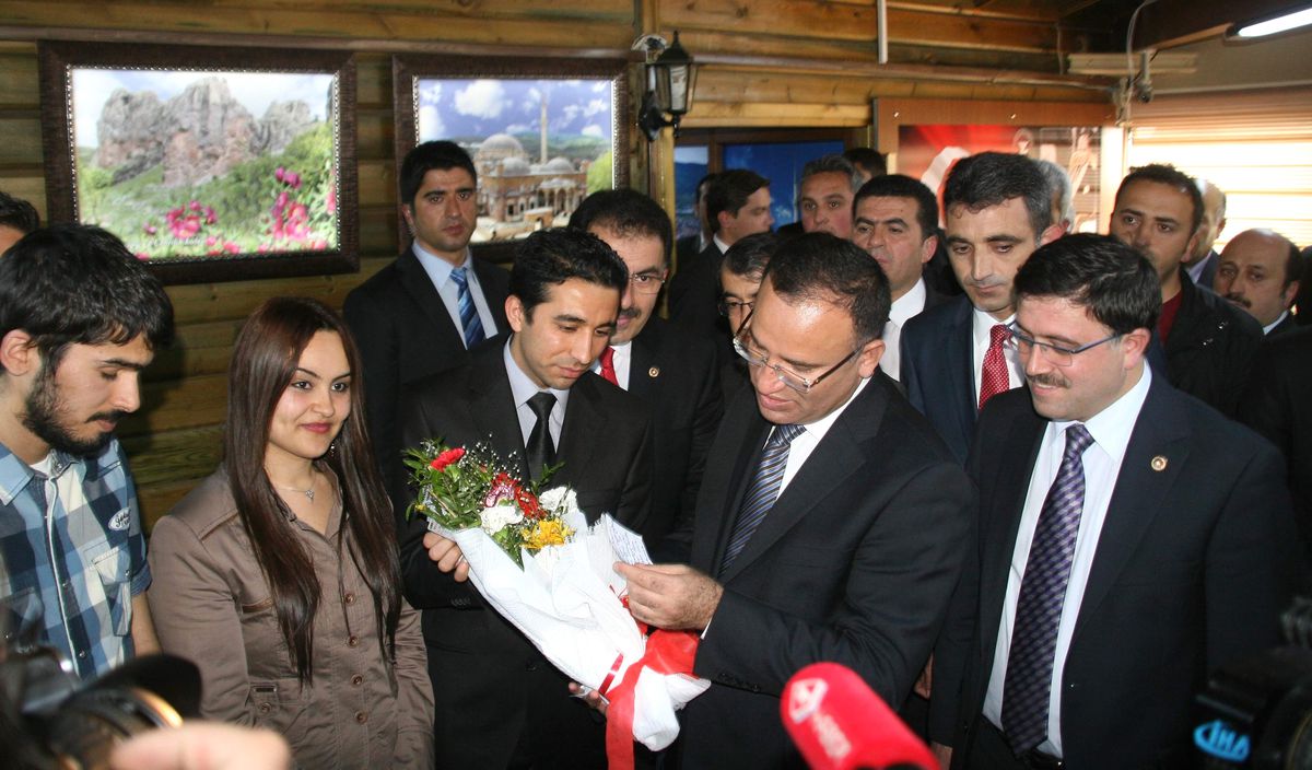 Üniversite Öğrencilerinden Bozdağ\'a Teşekkür