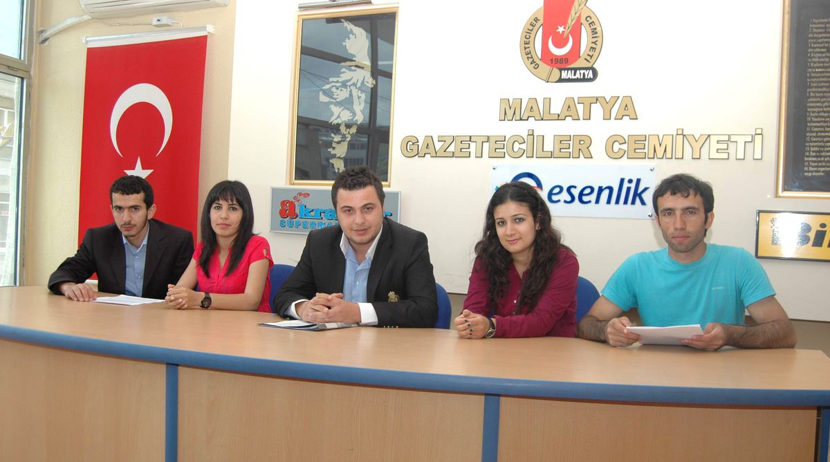 Üniversiteli Öğrenciler Anayasa Çalışmasını 2 Ayda Bitirdi