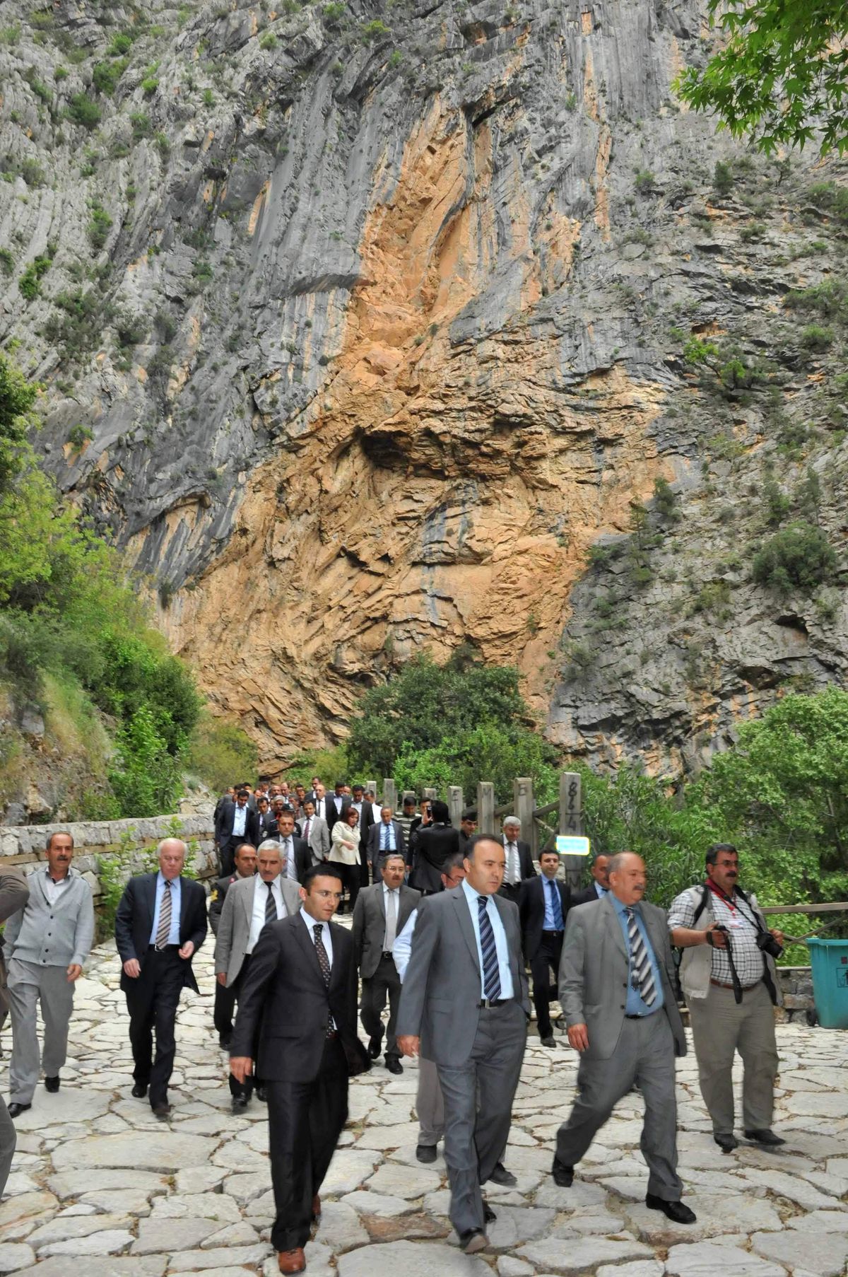 Vali Altıparmak İbradı'da İncelemelerde Bulundu