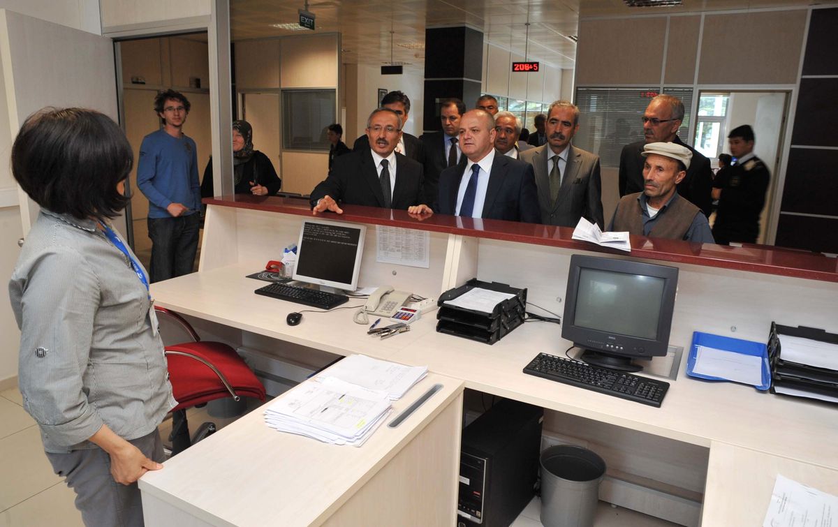Vali Çakacak Yeni Sgk Binasında İncelemelerde Bulundu